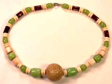 BN29 green celluloid necklace